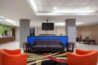 Baymont by Wyndham McDonough - 2