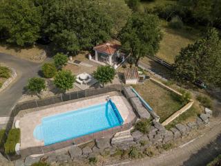 Adorable holiday home with pool - Uzer - 9