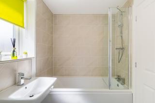 Sherlock Family and Contractor Home by Svelte Living Secure Parking - Birmingham - 3