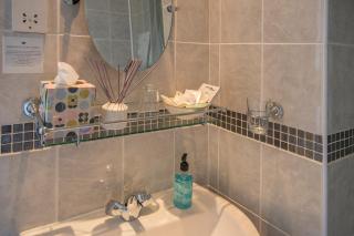 The Full English Guesthouse - 7