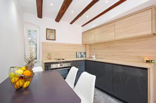 KiKa Luxury OldTown Apartment - 5