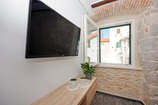 KiKa Luxury OldTown Apartment - 7