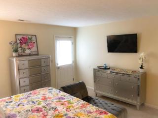 A.O. Bungalow - Modern Attached Home - Monroe - 8