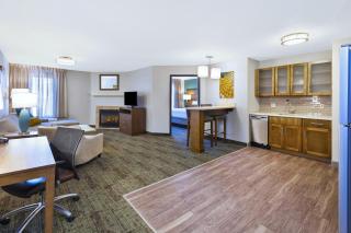 Staybridge Suites Columbia-Highway 63 & I-70 by IHG - Columbia - 8
