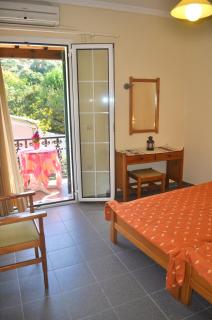 Holiday Studio Apartments yannis on the beach of Agios Gordios in Corfu - Agios Gordios - 2