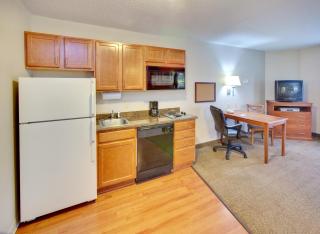 Candlewood Suites Rockford by IHG - Rockford - 9