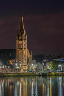 Scardroy Homes Inverness - Central 2 Bedroom with Parking WiFi Smart TVs Sleeps up to 6 - Inverness - 0