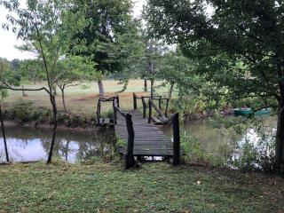 Florennes Gîte neuf 150 M2 devant un grand lac privé de 2 hectares poissonneux au milieu des bois - Florennes - 2