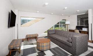 Pomeroy Hotel Fort McMurray - 4