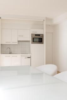 Veeve - Crisp Whites in the 16th - Paris - 5