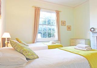 Bury Villa - 7 bedrooms sleeping 18 guests - 2