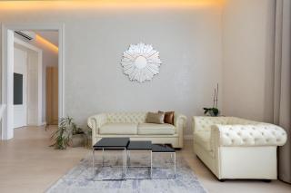 Grand Designer Dream Home in The Center w 3BR/3Bath - Budapest - 2