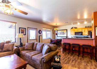 Elegant Cottage with Wonderful Views near FH Lake - 9