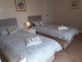 Hilltop House - Airdrie - 6