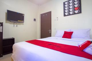 RedDoorz near Taman Kota Ternate - 0