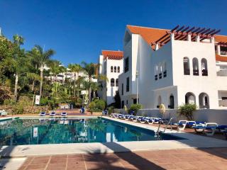Stylish 2-Bed Duplex Townhouse, Full Kitchen, Access to Three Pools, Minutes from Puerto Banus, by "La Buena Vida Holiday Homes" - Marbella - 3