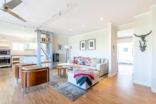 Trendy Get-Away On The Canals, Thesen Islands - Knysna - 2
