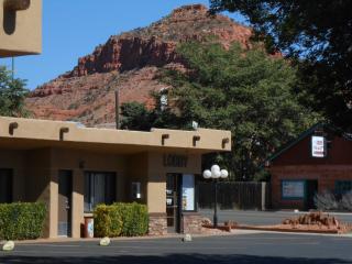 Redrock Country Inn - 8