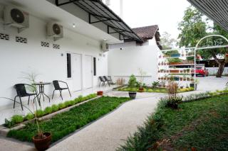 RedDoorz near Mataram University - Mataram - 9