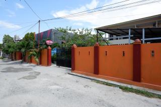RedDoorz near Mutiara SIS Al Jufrie Airport Palu - 8