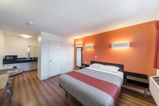 Motel 6-Cranbrook, BC - 8