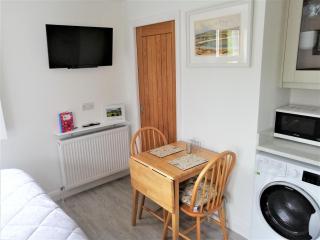 BallyCairn Self Catering Studio - Larne - 3