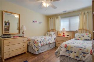 Queens Grant 717 - 2