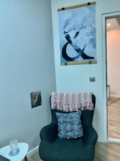 Modern, Central Suites by Keleti - 2 Kitchens, A/C, Park - 1