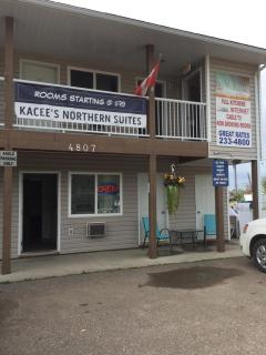Kacee's Northern Suites - 1