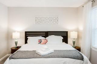 Modern + Cozy Townhome - minutes to Avalon w/king - Roswell - 3