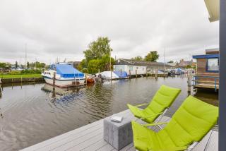 Bright and Comfortable Houseboat - 3