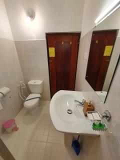 Sri Gemunu Beach Resort - Unawatuna - 5