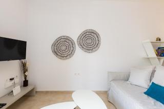 Chris House - Loutra - 2