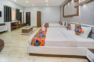 FabHotel Bee Town - 2