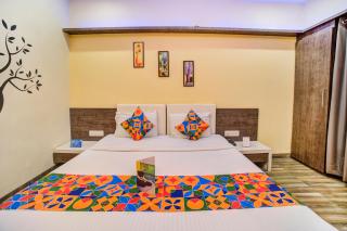 FabHotel Bee Town - 3