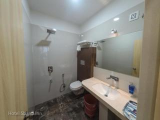 Hotel Shanti Inn - 9