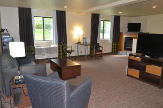 Super 8 by Wyndham Lebanon - 4