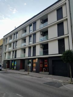 Holiday Apartman with Free Parking - Győr - 9