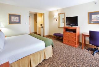 Holiday Inn Express Hotel & Suites Columbus by IHG - Columbus - 6