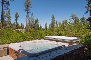 Luxury 4BD True Ski-In/Ski-Out Mid-Mountain Residence - Trailside Northstar - Truckee - 3