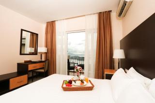 The Lake Hotel Tagaytay - Tagaytay - 1