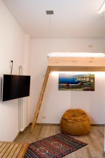 Front Lake Studio with Loft Bed and Pool - Bardolino - 8