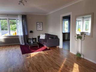 Lovely, spacious apartment with free parking - Sandviken - 0