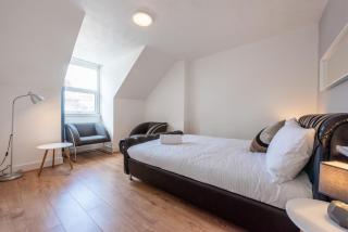 Spacious 2 Bed Apartment - 2 Mins from Luton Train St & 10 Mins London Luton Airport - 2