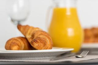 Spacious 2 Bed Apartment - 2 Mins from Luton Train St & 10 Mins London Luton Airport - 5