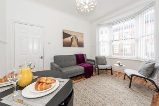 Spacious 2 Bed Apartment - 2 Mins from Luton Train St & 10 Mins London Luton Airport - 9