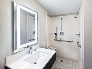 Holiday Inn Express New Orleans East by IHG - 5