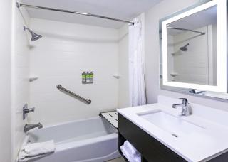 Holiday Inn Express New Orleans East by IHG - 9