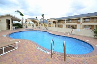 Americas Best Value Inn & Suites San Benito - San Benito - 8