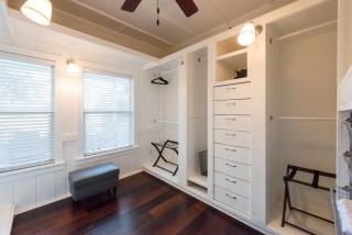 Remodeled Historic Lakefront Gem Overlooking Lake Travis and Jones Brothers Park *Great for Families and Groups* - 3